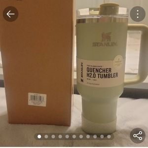 Stanley 40oz Tumbler Limited Edition Heart and Hand